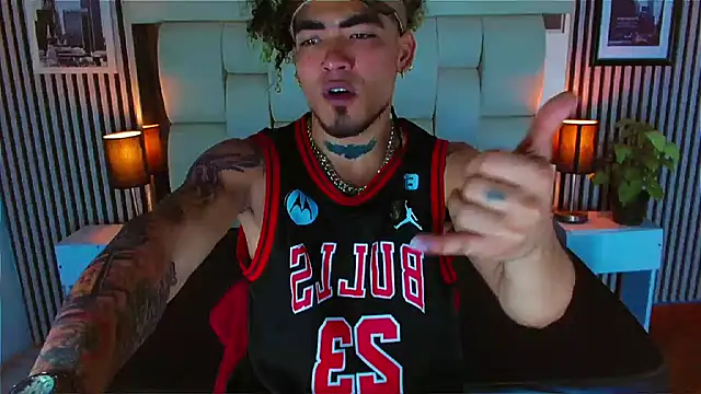 LihanJor 23 online show from November 27, 2025, 1:02 pm