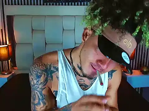 LihanJor 23 online show from December 4, 2025, 1:53 pm