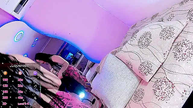 Dalis Hills online show from April 8, 2026, 4:45 am