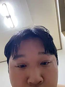 offwhite777 online show from February 7, 2025, 1:53 pm