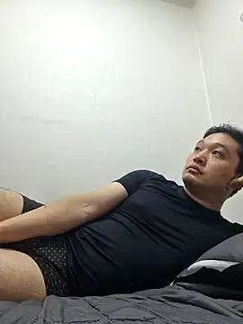 offwhite777 online show from December 1, 2025, 3:06 pm