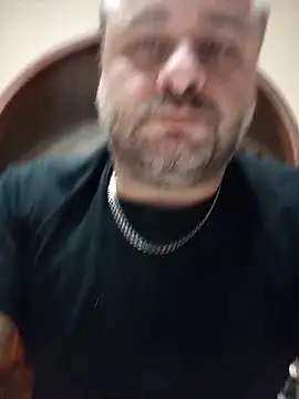 Snapshot of NAvoglia chatting on January 6, 2026, 9:39 pm NAvoglia online show from January 6, 2026, 9:39 pm