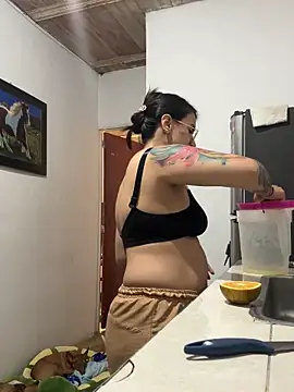 Emma Giraldo online show from October 29, 2025, 12:13 am