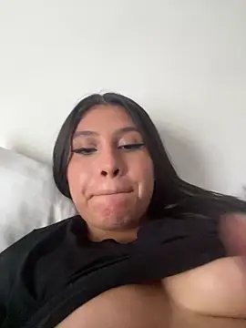 Snapshot of Arianna_Fioree chatting on February 10, 2026, 10:14 pm Arianna Fioree online show from February 10, 2026, 10:14 pm