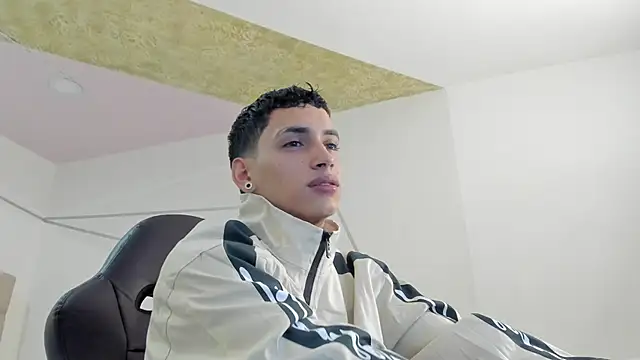 Snapshot of JhoanLeandro chatting on September 16, 2025, 5:52 am JhoanLeandro online show from September 16, 2025, 5:52 am