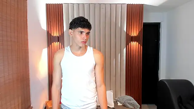 Snapshot of Justin_mack chatting on February 11, 2025, 6:33 pm Justin mack online show from February 11, 2025, 6:33 pm