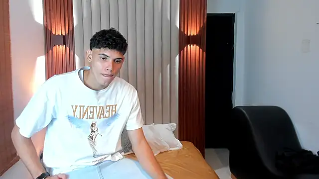 Snapshot of Justin_mack chatting on February 14, 2025, 5:46 pm Justin mack online show from February 14, 2025, 5:46 pm