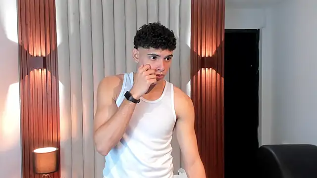 Snapshot of Justin_mack chatting on February 15, 2025, 12:22 pm Justin mack online show from February 15, 2025, 12:22 pm