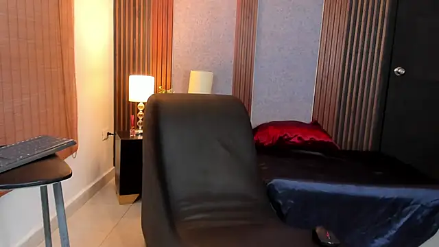 Snapshot of Justin_mack chatting on March 13, 2025, 6:01 pm Justin mack online show from March 13, 2025, 6:01 pm