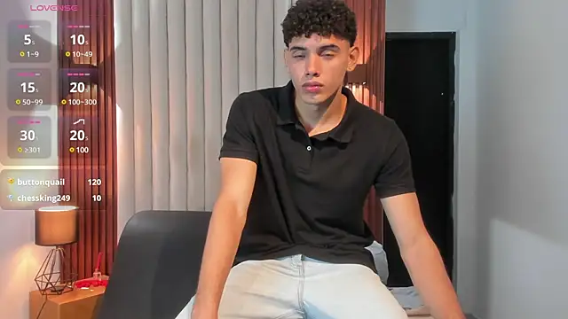 Snapshot of Justin_mack chatting on March 18, 2025, 6:15 pm Justin mack online show from March 18, 2025, 6:15 pm