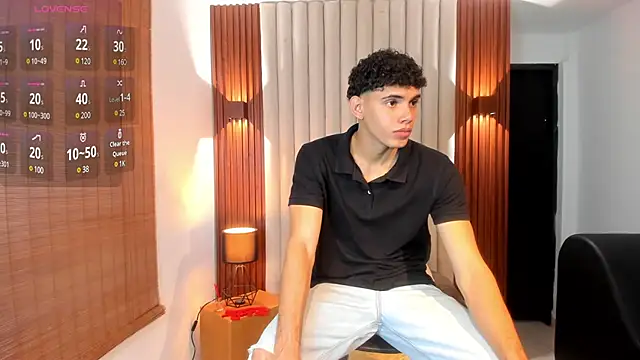 Snapshot of Justin_mack chatting on March 21, 2025, 12:06 pm Justin mack online show from March 21, 2025, 12:06 pm