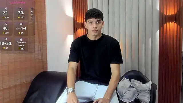 Snapshot of Justin_mack chatting on September 12, 2025, 12:05 pm Justin mack online show from September 12, 2025, 12:05 pm