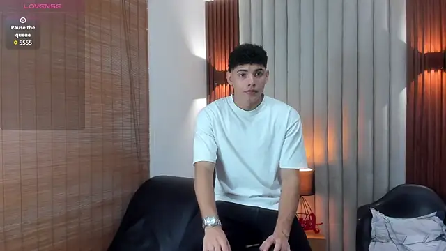 Snapshot of Justin_mack chatting on September 14, 2025, 12:15 pm Justin mack online show from September 14, 2025, 12:15 pm