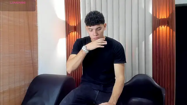 Snapshot of Justin_mack chatting on September 28, 2025, 12:32 pm Justin mack online show from September 28, 2025, 12:32 pm