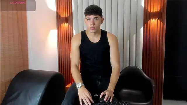 Snapshot of Justin_mack chatting on September 30, 2025, 12:43 pm Justin mack online show from September 30, 2025, 12:43 pm