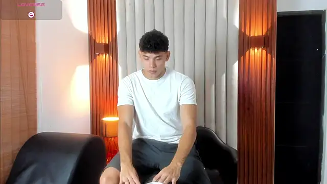 Snapshot of Justin_mack chatting on October 4, 2025, 12:14 pm Justin mack online show from October 4, 2025, 12:14 pm