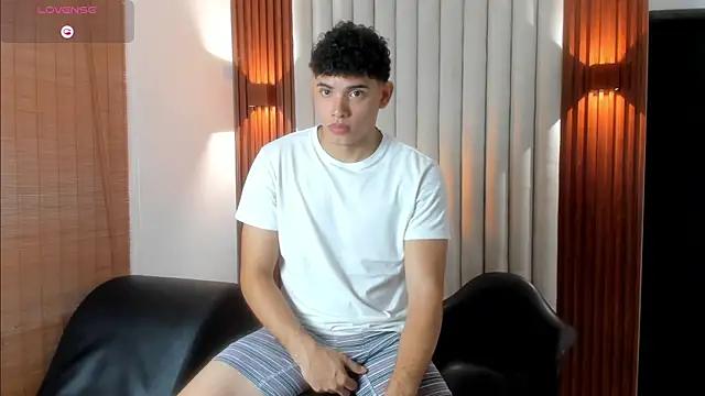 Snapshot of Justin_mack chatting on October 5, 2025, 12:03 pm Justin mack online show from October 5, 2025, 12:03 pm