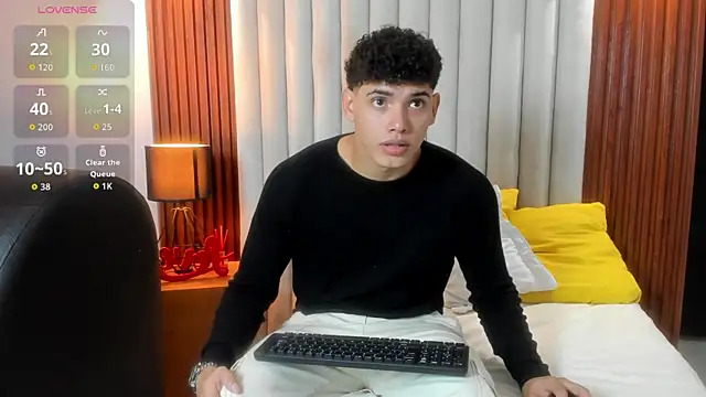 Snapshot of Justin_mack chatting on October 12, 2025, 12:15 pm Justin mack online show from October 12, 2025, 12:15 pm