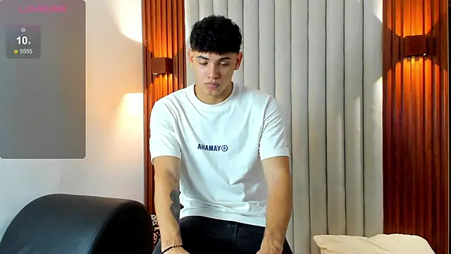 Snapshot of Justin_mack chatting on November 11, 2025, 11:54 am Justin mack online show from November 11, 2025, 11:54 am