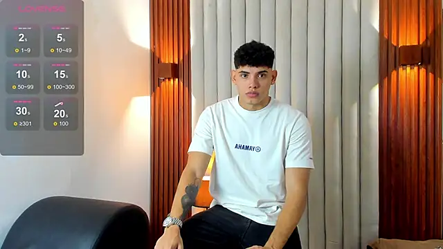 Snapshot of Justin_mack chatting on November 17, 2025, 11:38 am Justin mack online show from November 17, 2025, 11:38 am