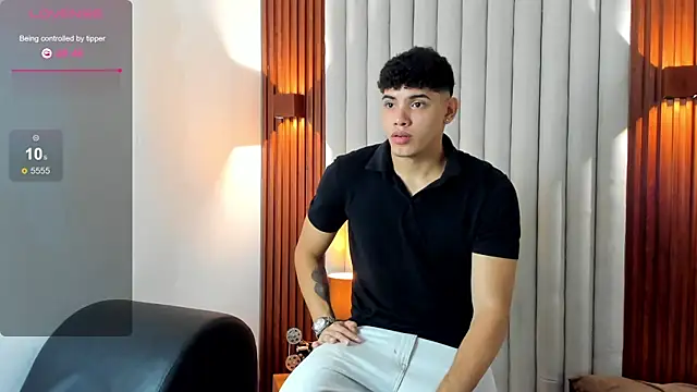 Snapshot of Justin_mack chatting on November 18, 2025, 11:36 am Justin mack online show from November 18, 2025, 11:36 am