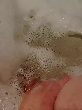 bouraktom6 online show from October 2, 2025, 12:34 pm