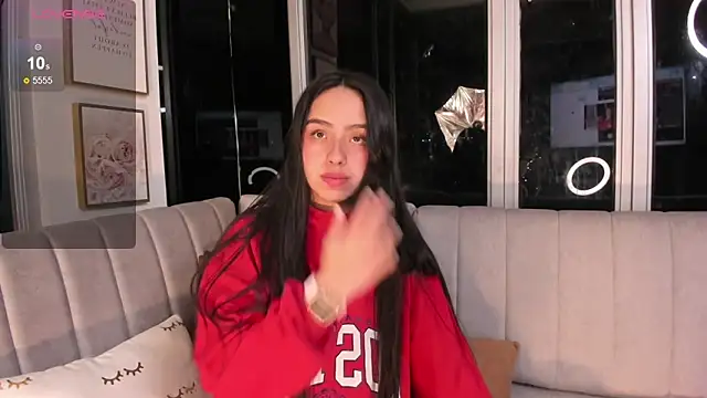 Snapshot of Daphne_chers chatting on February 25, 2025, 7:47 pm Daphne chers online show from February 25, 2025, 7:47 pm