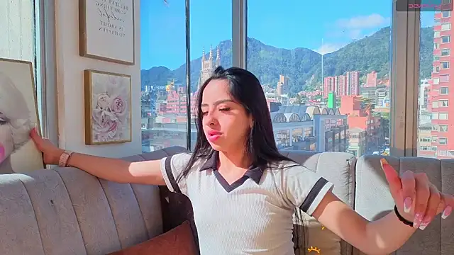 Daphne chers online show from October 24, 2025, 7:54 pm