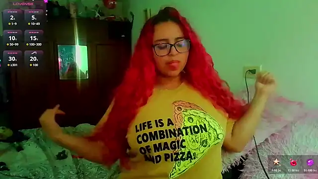 Snapshot of EstefyTabbo chatting on July 10, 2026, 9:39 pm EstefyTabbo online show from July 10, 2026, 9:39 pm