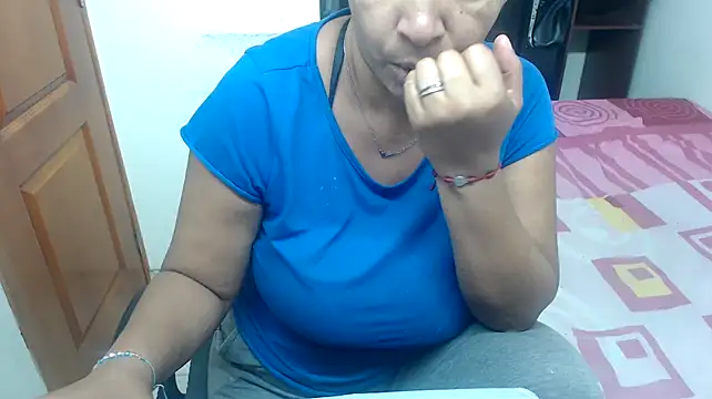 Snapshot of Siblleyx chatting on January 22, 2025, 4:02 pm Siblleyx online show from January 22, 2025, 4:02 pm