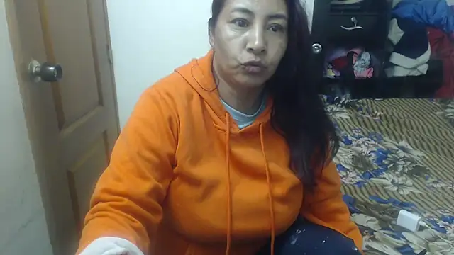 Snapshot of Siblleyx chatting on February 3, 2026, 10:04 pm Siblleyx online show from February 3, 2026, 10:04 pm