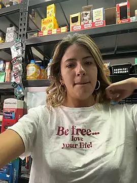 Snapshot of Andrea18_blonde chatting on January 19, 2026, 2:21 pm Andrea18 blonde online show from January 19, 2026, 2:21 pm