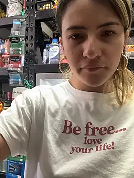 Snapshot of Andrea18_blonde chatting on February 3, 2026, 2:55 pm Andrea18 blonde online show from February 3, 2026, 2:55 pm