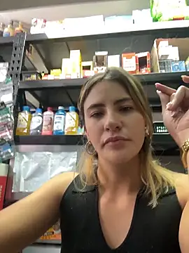 Snapshot of Andrea18_blonde chatting on February 10, 2026, 4:33 pm Andrea18 blonde online show from February 10, 2026, 4:33 pm