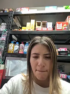 Snapshot of Andrea18_blonde chatting on February 24, 2026, 5:11 pm Andrea18 blonde online show from February 24, 2026, 5:11 pm