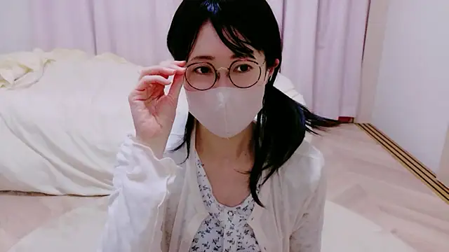 Snapshot of RIO_o0 chatting on April 7, 2026, 10:37 am RIO o0 online show from April 7, 2026, 10:37 am