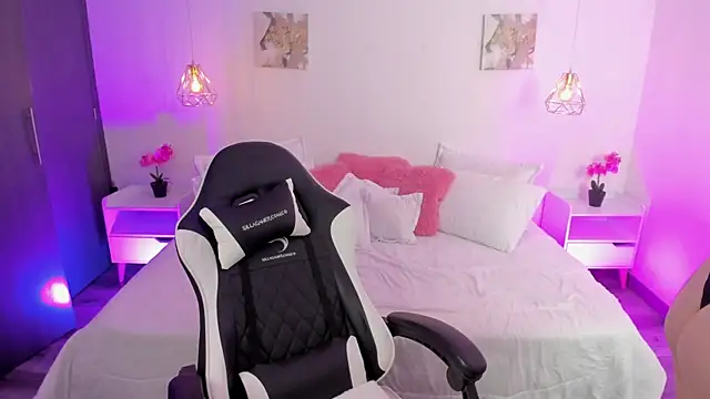 Snapshot of whiteatenea chatting on September 24, 2025, 1:20 am whiteatenea online show from September 24, 2025, 1:20 am