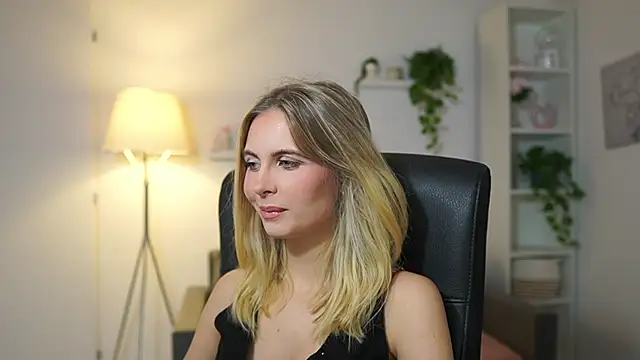 catecrago  online show from December 2, 2025, 9:03 am