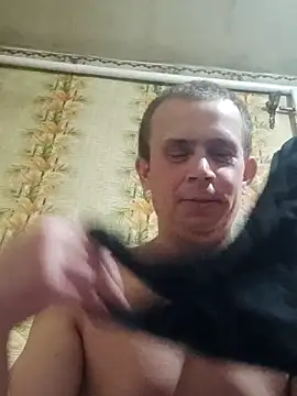 Snapshot of alex_brow_n chatting on March 13, 2025, 8:43 pm alex brow n online show from March 13, 2025, 8:43 pm