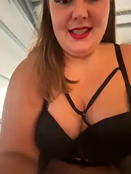 Snapshot of Lars-Lola chatting on November 23, 2025, 11:21 am Lars-Lola online show from November 23, 2025, 11:21 am