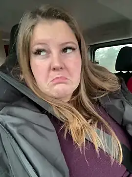 Snapshot of Lars-Lola chatting on December 2, 2025, 10:09 am Lars-Lola online show from December 2, 2025, 10:09 am