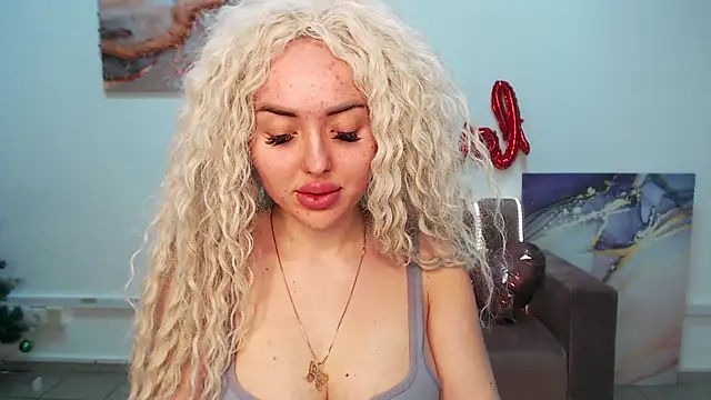 Snapshot of MissisCaty chatting on February 6, 2025, 10:43 pm MissisCaty online show from February 6, 2025, 10:43 pm