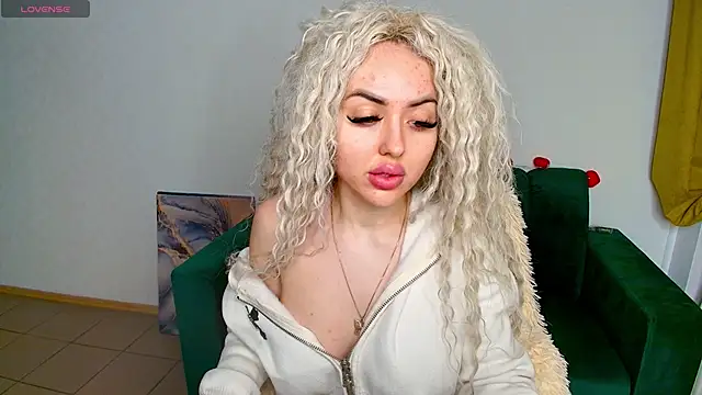 Snapshot of MissisCaty chatting on February 11, 2025, 7:48 pm MissisCaty online show from February 11, 2025, 7:48 pm