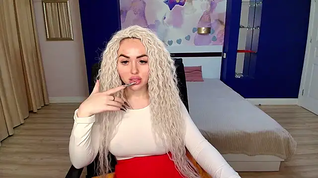 MissisCaty online show from November 12, 2025, 7:24 pm