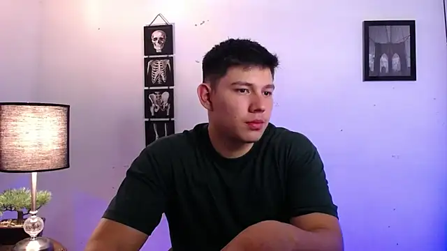 JamesCr  online show from November 4, 2025, 1:48 am