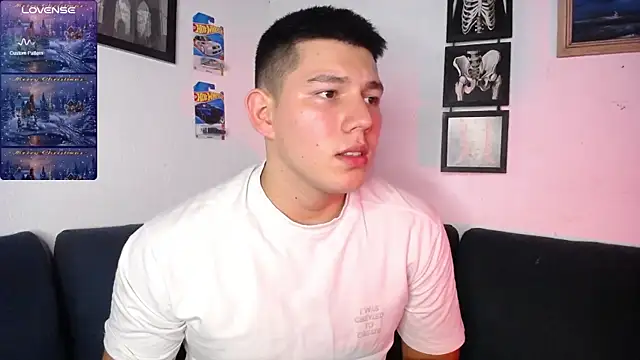 JamesCr  online show from December 22, 2025, 12:07 am