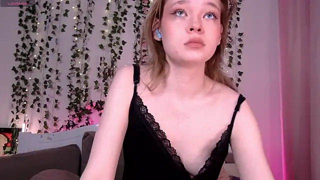 Snapshot of Kellybbface chatting on October 3, 2025, 3:58 am Kellybbface online show from October 3, 2025, 3:58 am