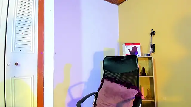 Snapshot of Violetta_0 chatting on January 19, 2026, 1:37 pm Violetta 0 online show from January 19, 2026, 1:37 pm