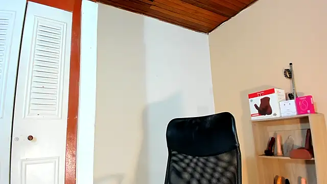 Snapshot of Violetta_0 chatting on February 19, 2026, 1:51 pm Violetta 0 online show from February 19, 2026, 1:51 pm