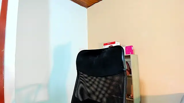 Snapshot of Violetta_0 chatting on March 3, 2026, 12:22 pm Violetta 0 online show from March 3, 2026, 12:22 pm